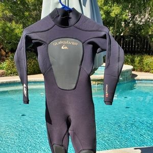Quicksilver Youth Wetsuit Size 10